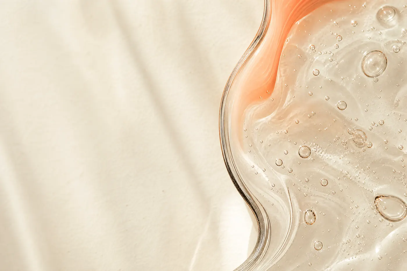 Serumgel zwischen transparenten Glasschichten